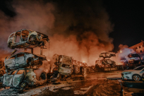  فيديو: مشاهد من الحريق الكبير في اللد بعد نجاح طواقم الاطفائية بالسيطرة عليه